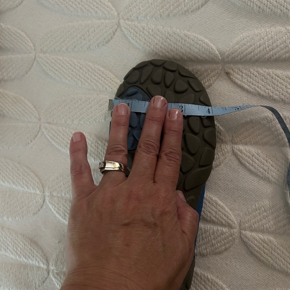 GUC Keen water shoes. Blue. Rubber soles. Size 9. Lots of wear left. - Picture 9 of 10